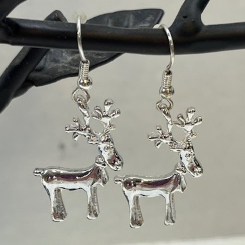 Holiday Christmas Reindeer Dangle Drop Earrings Silver Tone French Wire.75"x1"